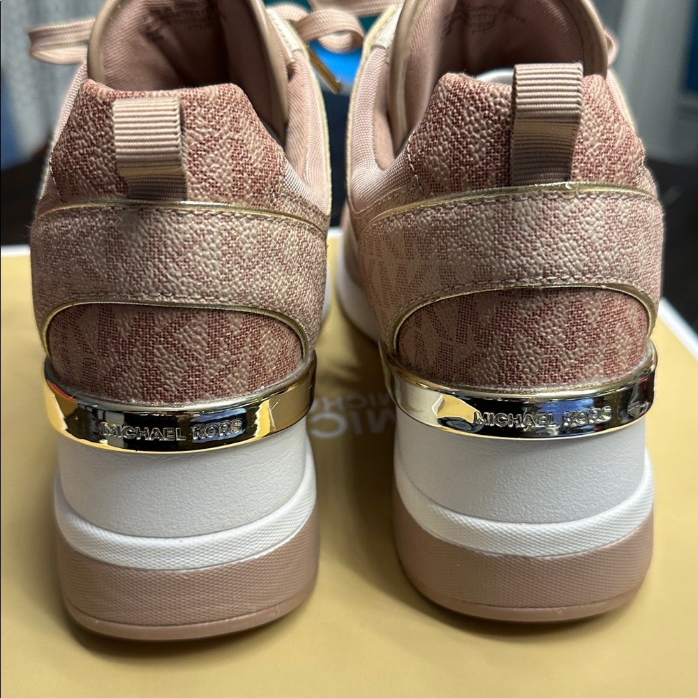Michael Kors - Picture 3 of 6